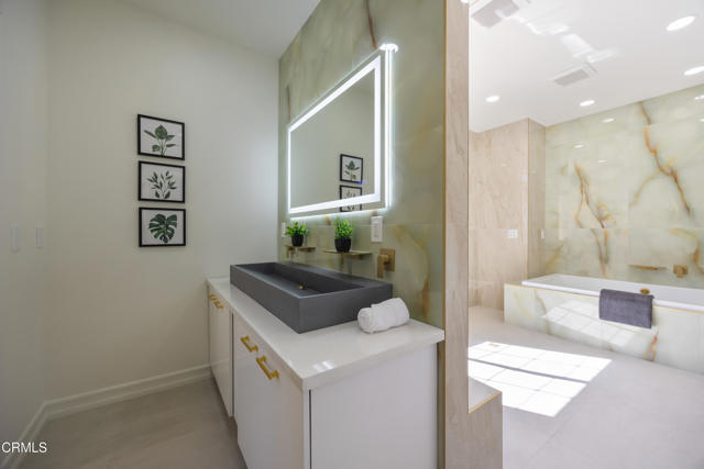 827 W Heritage Oak Court, Altadena CA: https://media.crmls.org/mediaz/3bda35a8-c527-41ba-a1ff-4ee555389535.jpg