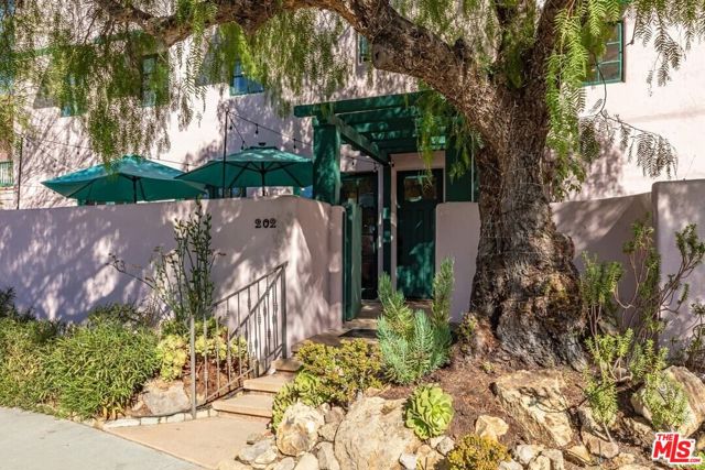 202 Canada Street, Ojai CA: https://media.crmls.org/mediaz/3bda84cc-0d74-48d9-a031-abd8ce017ef4.jpg