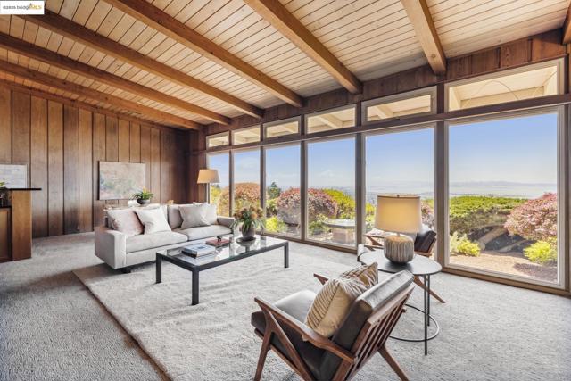 1 Garden Dr, Kensington CA: https://media.crmls.org/mediaz/3bdad4d8-20d1-4af2-9155-edc3fa9867f9.jpg