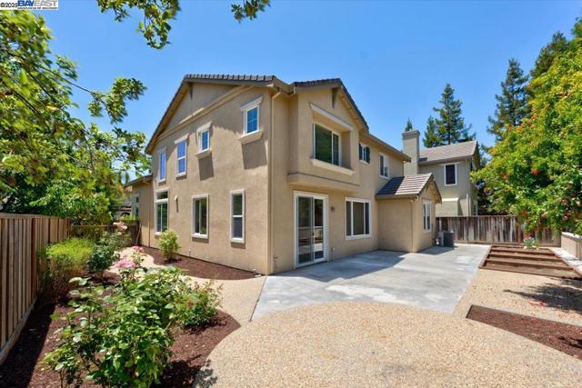 5615 Applegate Way, Dublin CA: https://media.crmls.org/mediaz/3bdb01e3-ac63-4f5b-a499-62680d5b06b2.jpg