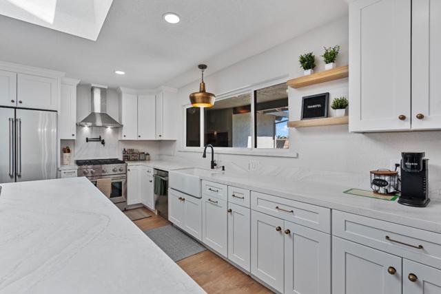 215 Rays Circle, Hollister CA: https://media.crmls.org/mediaz/3bdbcd75-44a7-4f40-b663-f48f1bef8efa.jpg