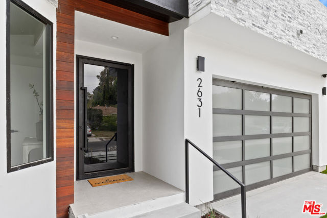 2631 Castle Heights Place, Los Angeles CA: https://media.crmls.org/mediaz/3bdbf343-5b3a-4849-91b8-188f17221249.jpg