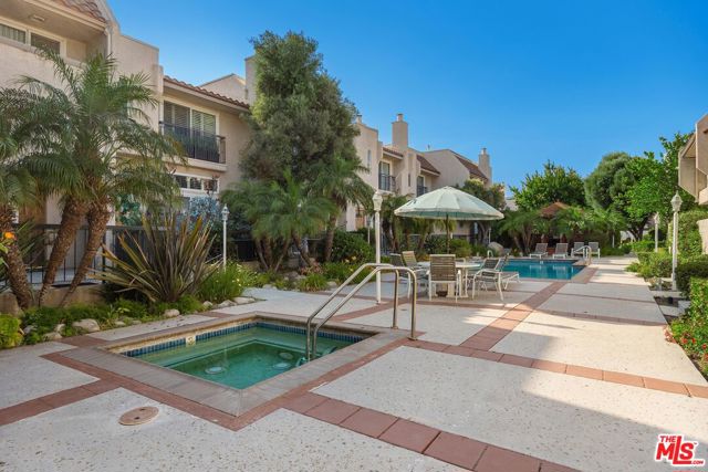 5333 Zelzah Avenue, Encino CA: https://media.crmls.org/mediaz/3bdc152f-9697-4941-8013-a8694cdbdb72.jpg