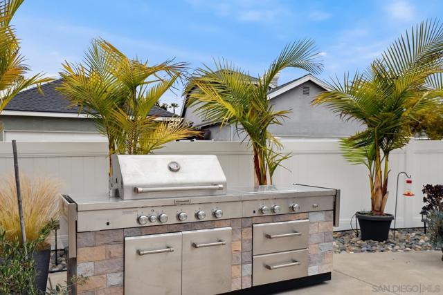 6951 Quiet Cove Dr, Carlsbad CA: https://media.crmls.org/mediaz/3bdc7c9b-7bcb-44a5-b313-29f7b6d02c75.jpg