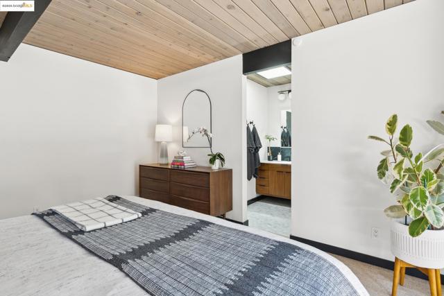 8156 Coach Dr, Oakland CA: https://media.crmls.org/mediaz/3bdc9b71-1021-42b9-ba23-cea2d03696f4.jpg