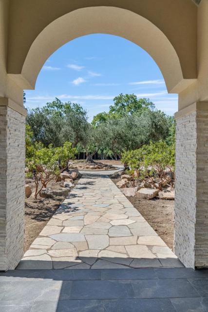 1080 Finley Road, Danville CA: https://media.crmls.org/mediaz/3bdcaa50-89de-493d-98c5-0b83750eb186.jpg