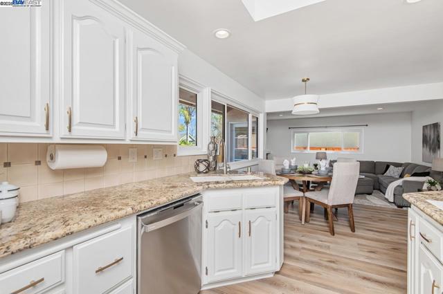 6767 Taffy Ct, Pleasanton CA: https://media.crmls.org/mediaz/3bdcfb47-3f88-401d-bbf1-0522fb551726.jpg