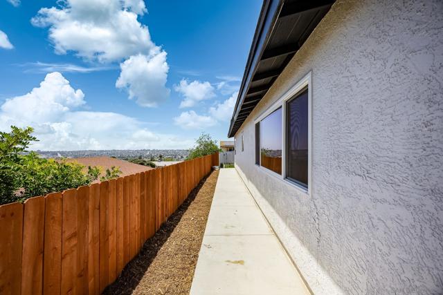 1210 Maria Ave, Spring Valley CA: https://media.crmls.org/mediaz/3bdd74c4-b215-4d07-a99b-7fcd47849bac.jpg