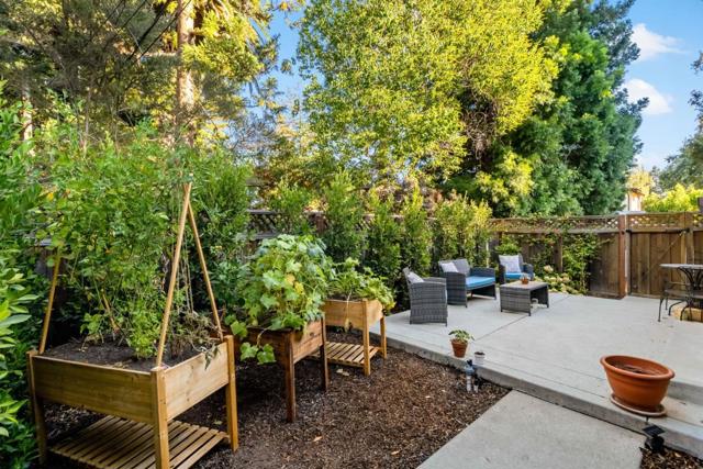 136 Finger Avenue, Redwood City CA: https://media.crmls.org/mediaz/3bdd8ab1-7c45-4b2e-abba-1f9cdce291ff.jpg