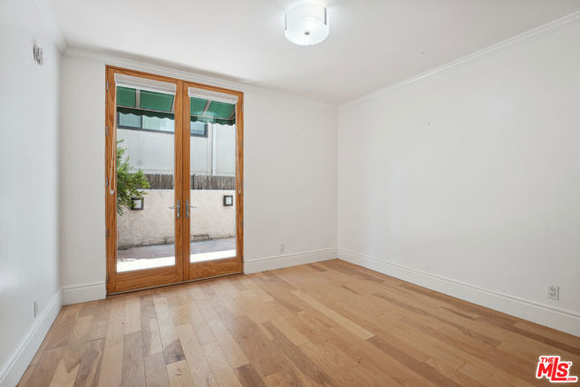 1250 S Beverly Glen Boulevard, Los Angeles CA: https://media.crmls.org/mediaz/3bddd889-328d-4a9b-a682-c224990cd20e.jpg
