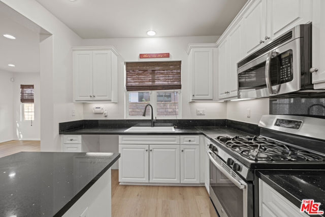 21749 Bene Drive, Santa Clarita CA: https://media.crmls.org/mediaz/3bdde2ce-b0f7-4887-a846-f241e9edd1cd.jpg