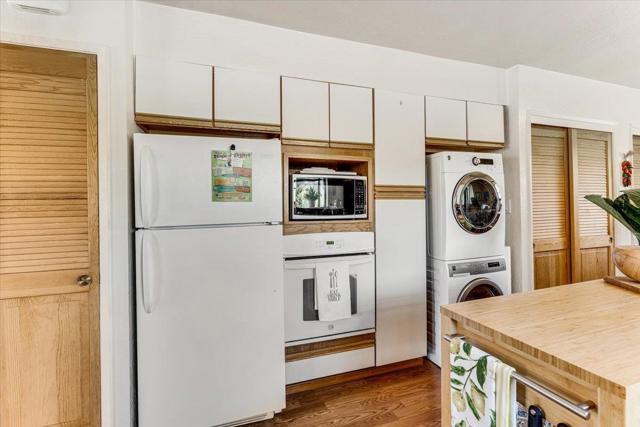 522 Oak Drive, Capitola CA: https://media.crmls.org/mediaz/3bddeeb0-63b4-48e1-9e42-4323005d4a65.jpg