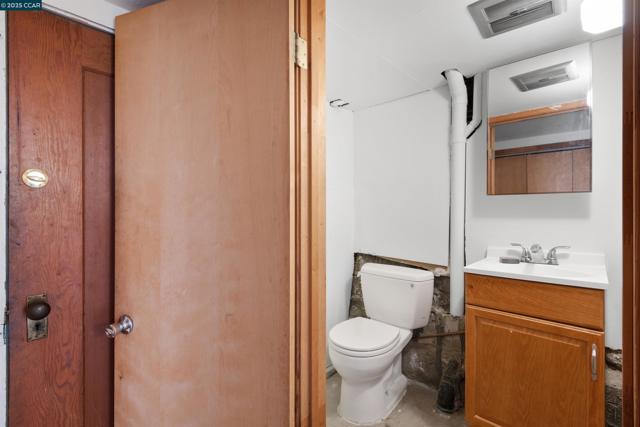 708 Cornell Ave, Albany CA: https://media.crmls.org/mediaz/3bded47b-c009-4b23-9894-57dce296fd38.jpg