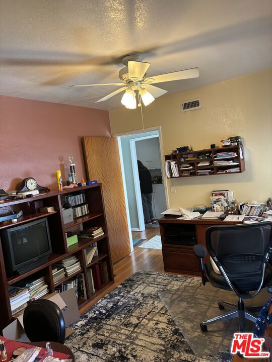 1101 Indiana Avenue photo 4