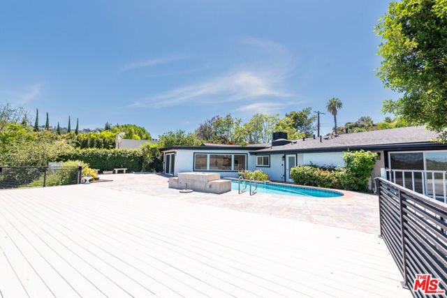 3650 Sapphire Drive, Encino CA: https://media.crmls.org/mediaz/3be0148e-3375-41cf-a0a2-d1592e3c9861.jpg