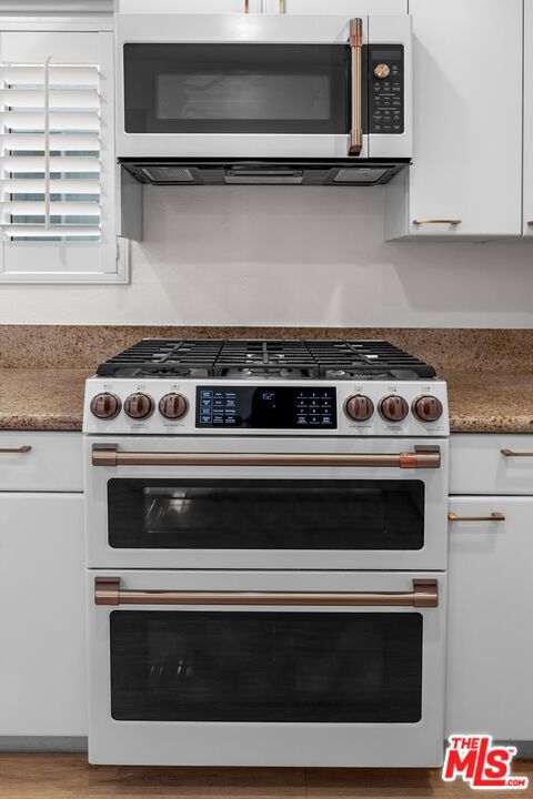 1617 S Beverly Glen Boulevard, Los Angeles CA: https://media.crmls.org/mediaz/3be0add6-3ec7-4672-a0fd-a329335f98e4.jpg