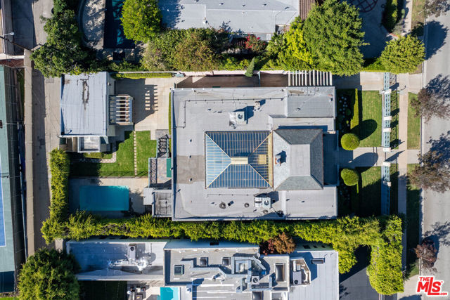 803 N Rexford Drive, Beverly Hills CA: https://media.crmls.org/mediaz/3be0fe62-79b6-4810-8130-fef182c20a3e.jpg