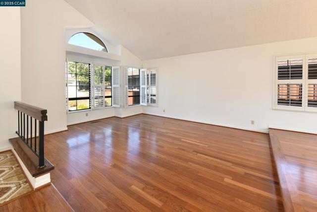 319 Oak Glen Ct, Martinez CA: https://media.crmls.org/mediaz/3be14235-494a-4b49-a75e-76185a793f55.jpg