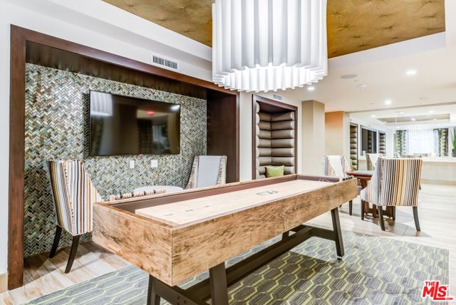 7290 Edinger Avenue, Huntington Beach CA: https://media.crmls.org/mediaz/3be165cf-a80a-4fba-a897-c6ff86fdf07c.jpg