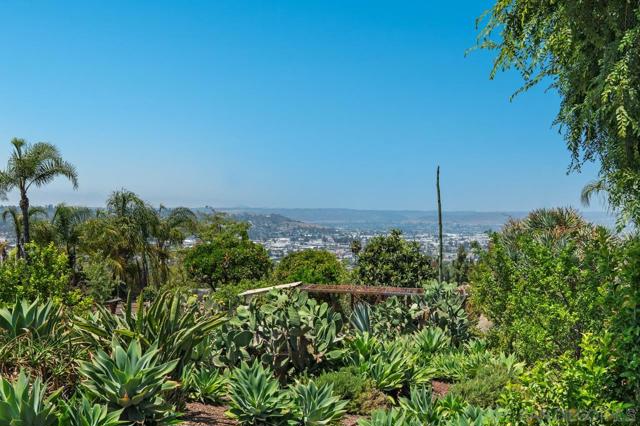 11020 Horizon Hills Dr, El Cajon CA: https://media.crmls.org/mediaz/3be269a7-c68f-411b-8bfe-011a4443d039.jpg