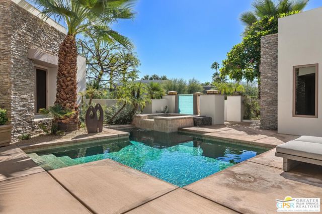 27 Ambassador Circle, Rancho Mirage CA: https://media.crmls.org/mediaz/3be290ab-6dd6-4b18-ba5e-607e75f37dc1.jpg