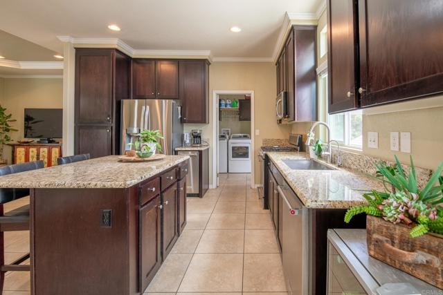 6508 Friendly Place, Carlsbad CA: https://media.crmls.org/mediaz/3be31f22-d483-408d-adaa-e51dd7fa64c5.jpg