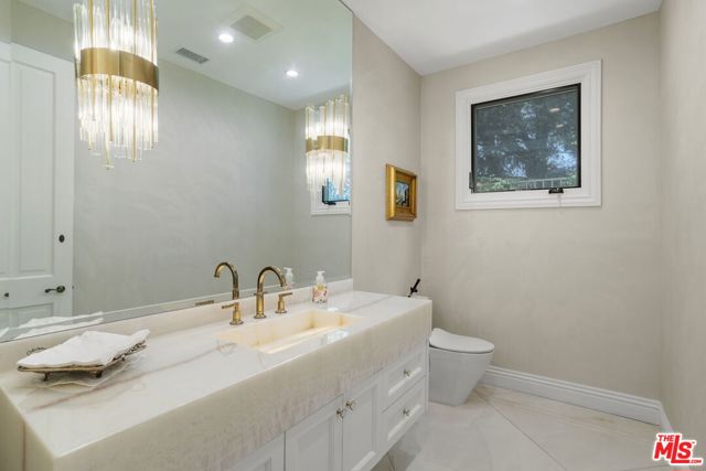 15515 Collina Strada, Los Angeles CA: https://media.crmls.org/mediaz/3be373be-487e-452b-81cd-56b33215fa6a.jpg