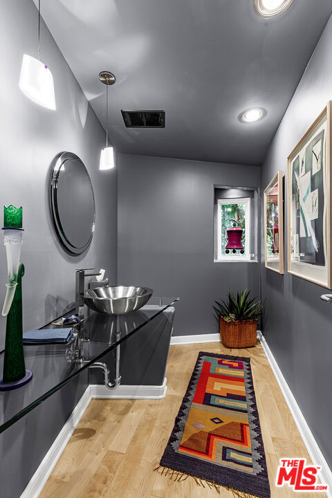 222 Avondale Avenue, Los Angeles CA: https://media.crmls.org/mediaz/3be39ba7-1349-4a09-b1e4-1abcb976651f.jpg