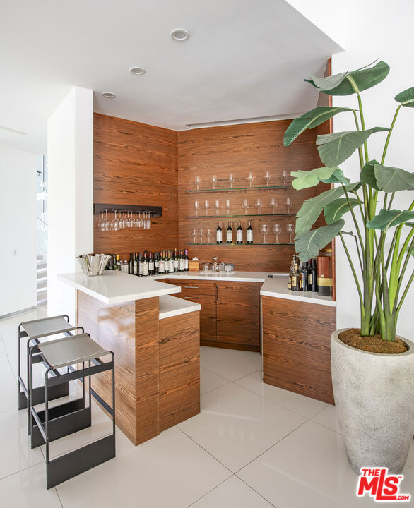 9852 San Circle, Beverly Hills CA: https://media.crmls.org/mediaz/3be41884-8be5-4c1f-8b16-330a9c0bd1e1.jpg