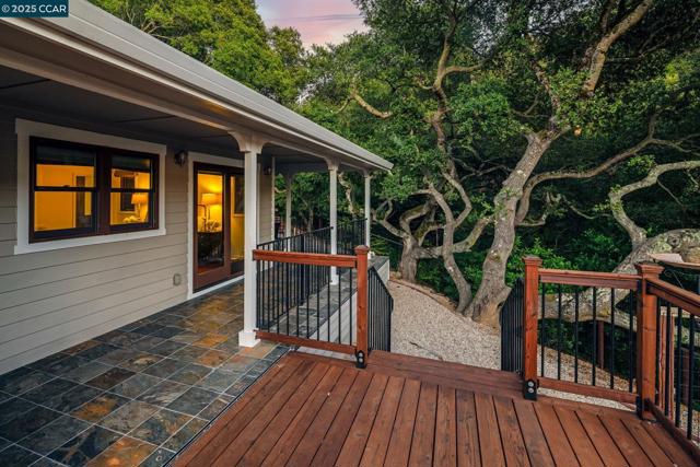3981 Amyx Ct, Hayward CA: https://media.crmls.org/mediaz/3be43685-4896-4bd3-8215-a0bd366a084d.jpg