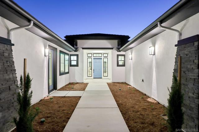 2745 Alexander Dr, Escondido CA: https://media.crmls.org/mediaz/3be52a8b-3942-4730-94ca-9c02ef806222.jpg