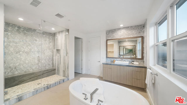 11782 N Hillsborough Lane, Porter Ranch CA: https://media.crmls.org/mediaz/3be590bf-d938-44b5-9ef3-be6c2b5c652c.jpg
