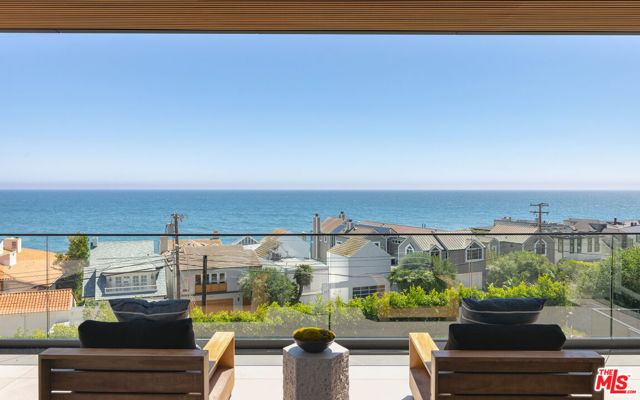 23917 Malibu Road, Malibu CA: https://media.crmls.org/mediaz/3be5ce76-e351-4aea-a9dd-7e144c2d7b06.jpg