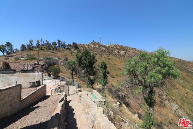 24734 W Saddle Peak Road, Malibu CA: https://media.crmls.org/mediaz/3be5da5b-d844-4e6c-8915-66452bf9c56e.jpg
