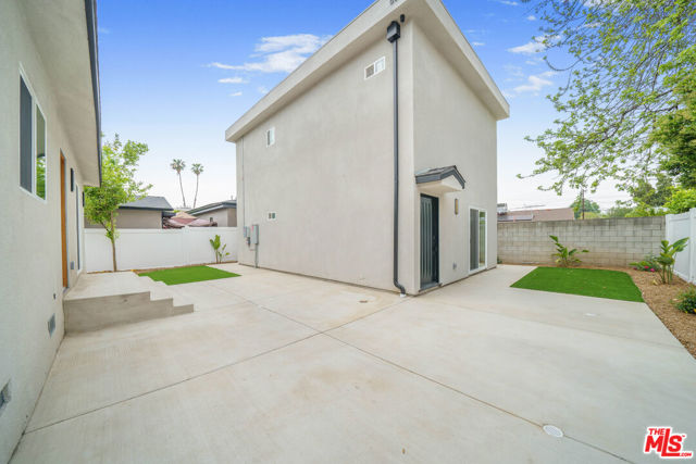 6835 Yolanda Ave, Reseda CA: https://media.crmls.org/mediaz/3be60037-d234-4e00-9af7-0c8431f3d29a.jpg