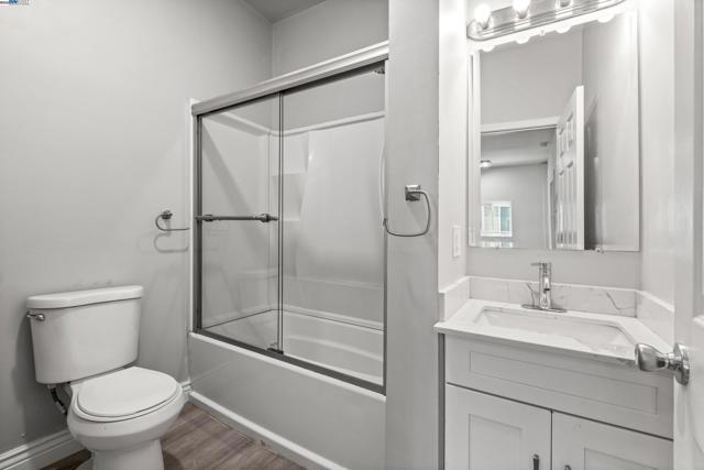 3411 Adeline St, Oakland CA: https://media.crmls.org/mediaz/3be6b55a-db04-4404-9c21-5ef68a52b6af.jpg