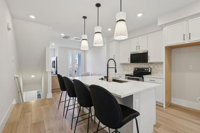 473 Sentinel Drive, Alameda CA: https://media.crmls.org/mediaz/3be6c34b-372c-4ea7-85c2-75afba4e8fab.jpg