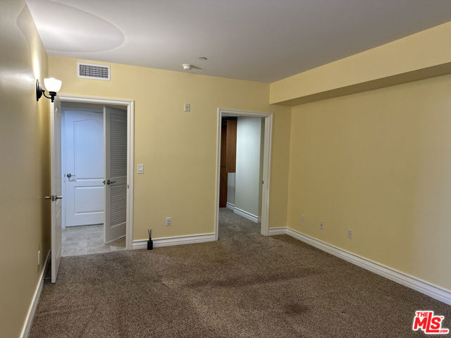 122 N Clark Drive, West Hollywood CA: https://media.crmls.org/mediaz/3be6c76e-a6e3-434f-9de3-e232050bc9fe.jpg