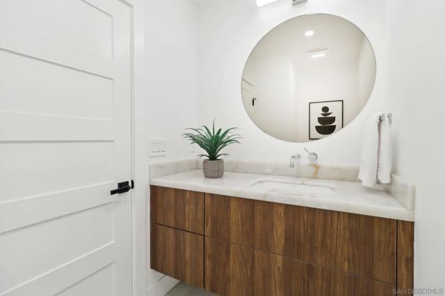 7117 Obelisco Cir, Carlsbad CA: https://media.crmls.org/mediaz/3be6cdbe-c201-45e0-a93c-bf64de9eede0.jpg