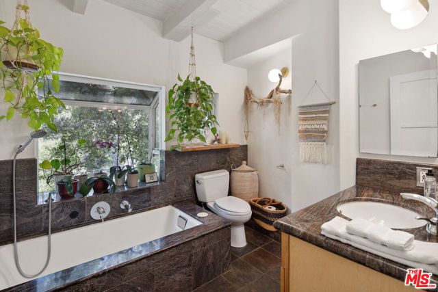1256 N Topanga Canyon Boulevard, Topanga CA: https://media.crmls.org/mediaz/3be6e409-b5ca-47e1-9a2f-b9ceab10d2b5.jpg