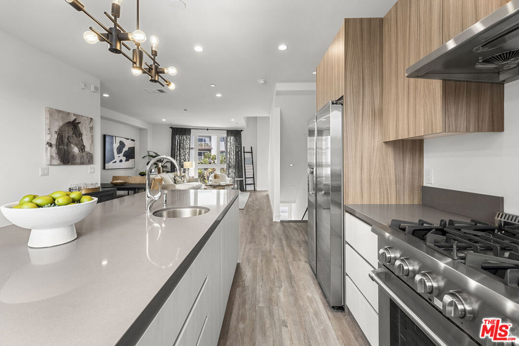 5502 W Olympic Boulevard, Los Angeles, CA 90036