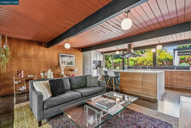 232 Clyde Dr, Walnut Creek CA: https://media.crmls.org/mediaz/3be8138e-bf92-4529-a5c5-5cc29c84263b.jpg