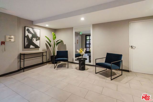 11737 Darlington Avenue, Los Angeles CA: https://media.crmls.org/mediaz/3be82768-ec03-4dda-968c-35043d072ed2.jpg