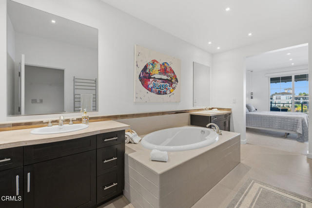 1572 Seabridge Lane, Oxnard CA: https://media.crmls.org/mediaz/3be89832-3aec-42bb-84ac-d4a5f7101277.jpg