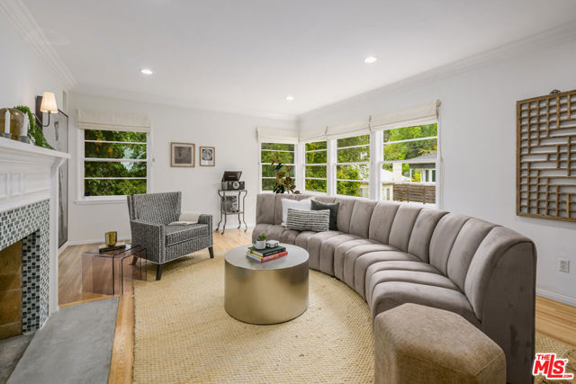 5919 Tuxedo Terrace, Los Angeles CA: https://media.crmls.org/mediaz/3be8d360-eb2d-4c82-bb02-aa53cea1dd95.jpg