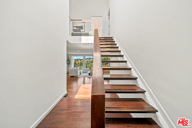 16755 Encino Hills Drive, Encino CA: https://media.crmls.org/mediaz/3be9230e-6ccd-4a2b-8c21-2ccd46f6bb77.jpg
