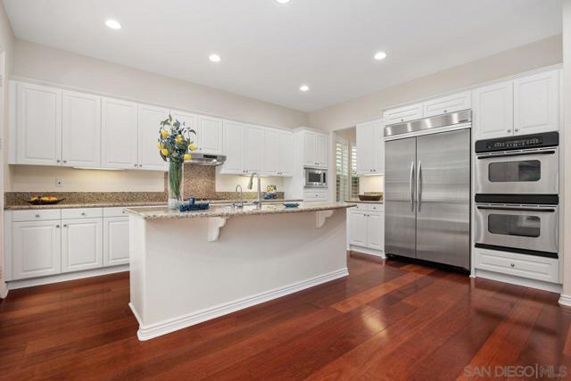 4772 Sunset Heights Ct, San Diego CA: https://media.crmls.org/mediaz/3bea41be-eb1a-4745-afbb-a50e12809513.jpg