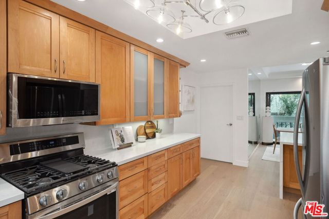 234 S Tower Drive, Beverly Hills CA: https://media.crmls.org/mediaz/3bea5e8d-f646-4e3f-be5f-4335624f2d9d.jpg