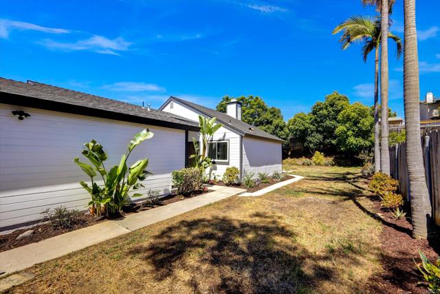 324 Shady Glen Drive, Fallbrook CA: https://media.crmls.org/mediaz/3bea8583-44f2-4d19-9266-101cbb702389.jpg