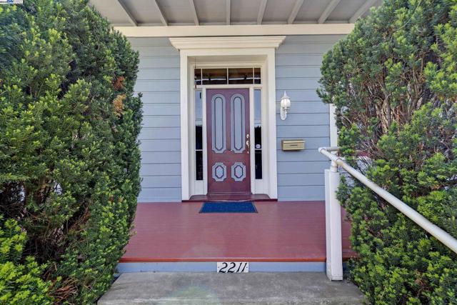 2211 College Avenue, Livermore CA: https://media.crmls.org/mediaz/3beafe13-aa62-4de3-ad96-13e23c022f6d.jpg